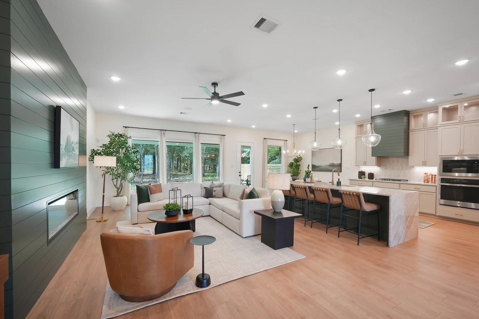 12' Vaulted Great Room & Exposed Timber Beams